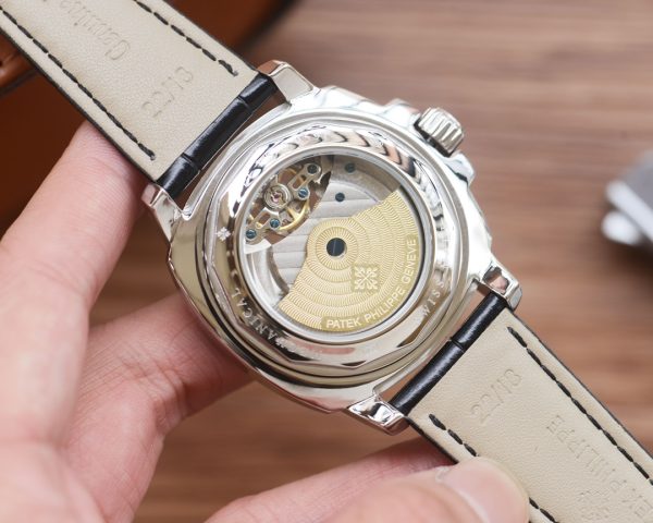 Đồng hồ Patek Philippe, dây đeo đồng hồ da bò thật