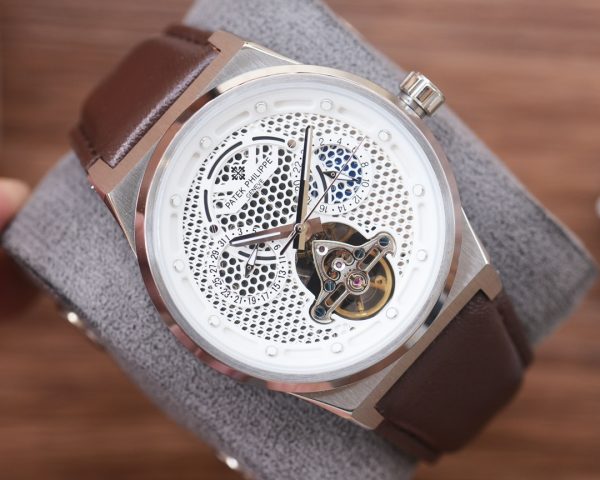 Đồng hồ Patek Philippe, dây đeo đồng hồ da bò thật