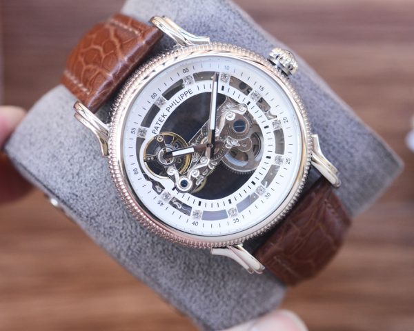 Đồng hồ Patek Philippe, dây đeo đồng hồ da bò thật