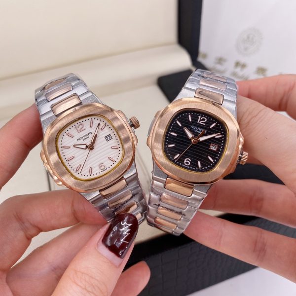 Patek Philippe Nautilus Series Động cơ thạch anh