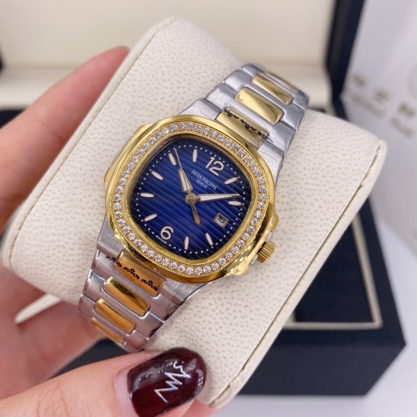 Patek Philippe Nautilus Series Động cơ thạch anh