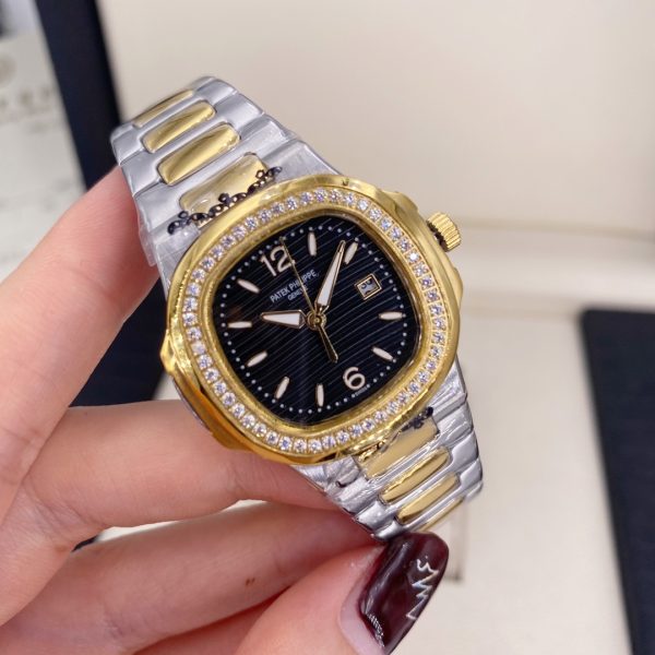 Patek Philippe Nautilus Series Động cơ thạch anh