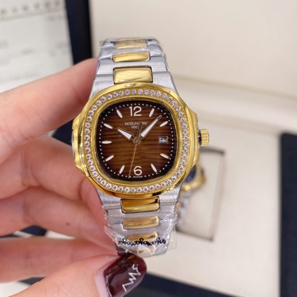 Patek Philippe Nautilus Series Động cơ thạch anh