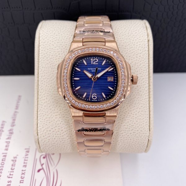 Patek Philippe Nautilus Series Động cơ thạch anh