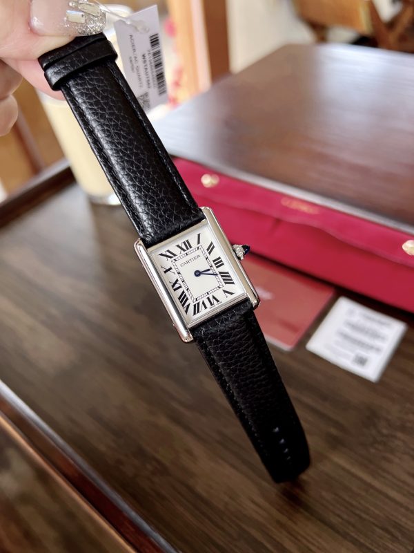 Factory Cartier giới thiệu đồng hồ Tank Must