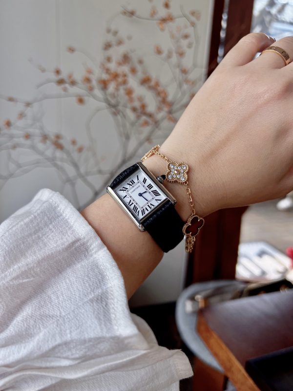 Factory Cartier giới thiệu đồng hồ Tank Must