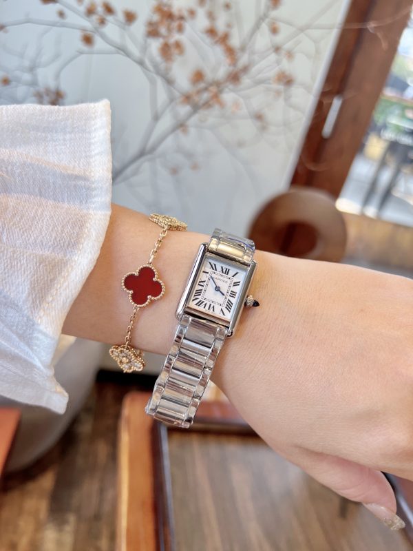 Factory Cartier giới thiệu đồng hồ Tank Must