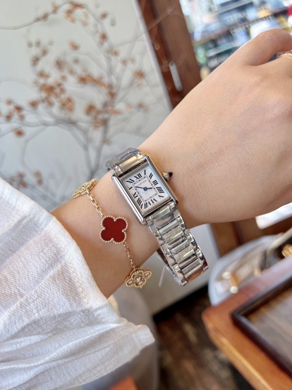Factory Cartier giới thiệu đồng hồ Tank Must