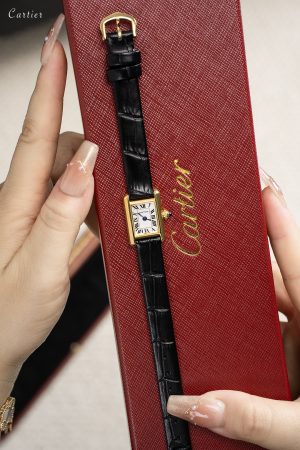 Factory Cartier giới thiệu đồng hồ Tank Must
