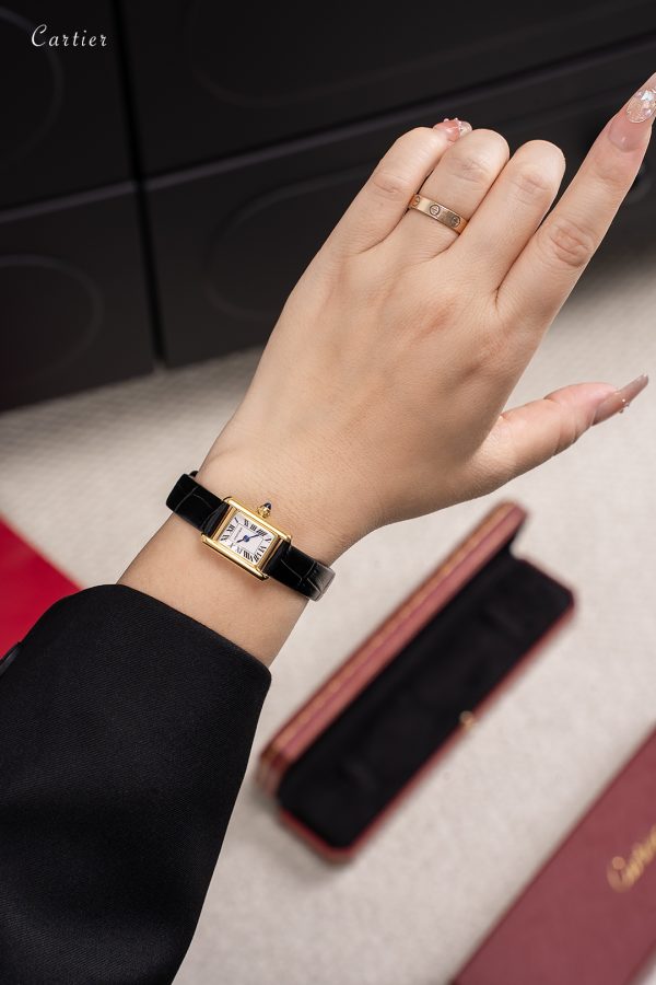 Factory Cartier giới thiệu đồng hồ Tank Must