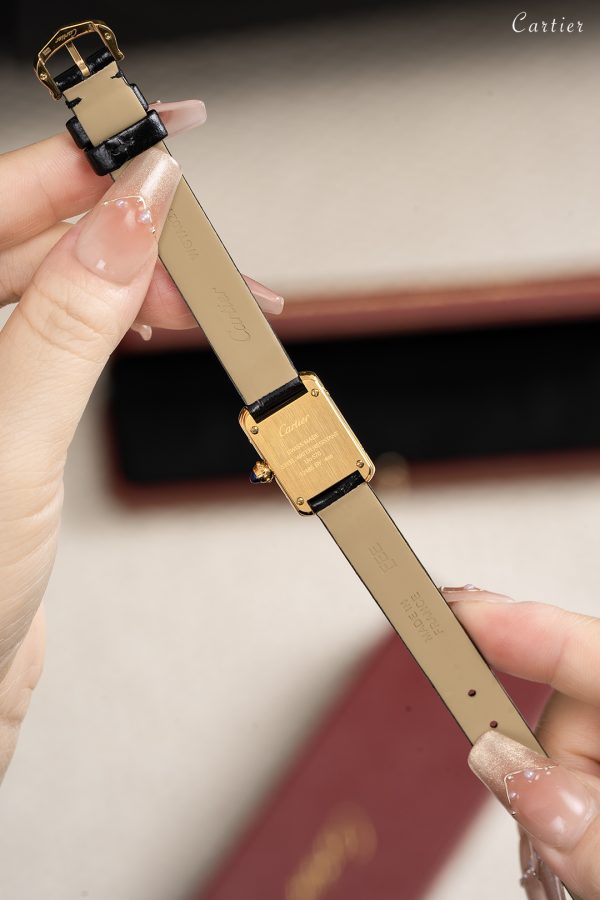 Factory Cartier giới thiệu đồng hồ Tank Must