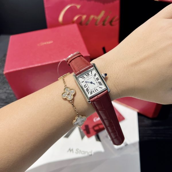 Factory Cartier giới thiệu đồng hồ Tank Must