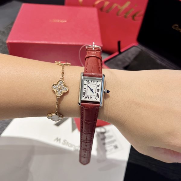 Factory Cartier giới thiệu đồng hồ Tank Must
