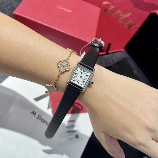 Factory Cartier giới thiệu đồng hồ Tank Must
