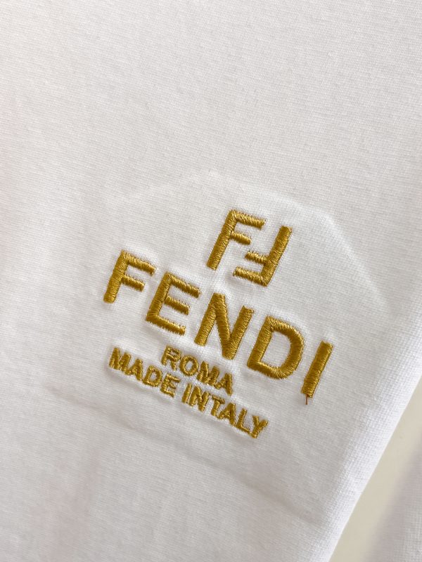 Bộ tay áo ngắn cổ điển hàng đầu mùa xuân và mùa hè Fendi