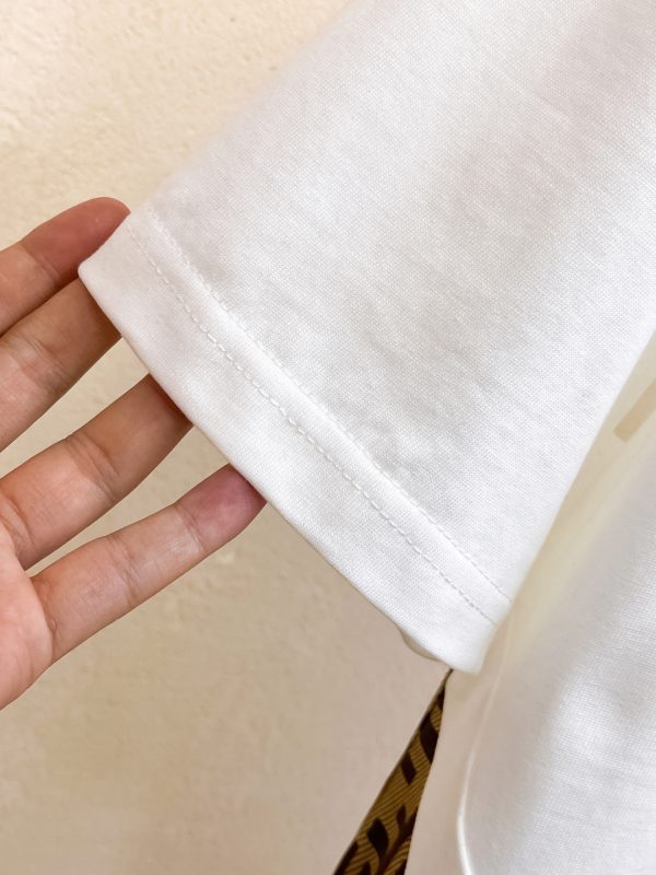 Bộ tay áo ngắn cổ điển hàng đầu mùa xuân và mùa hè Fendi