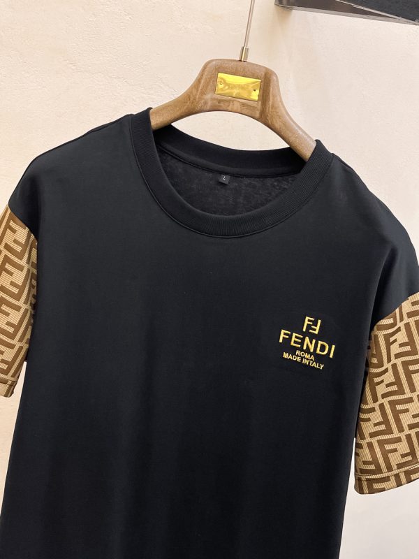 Bộ tay áo ngắn cổ điển hàng đầu mùa xuân và mùa hè Fendi