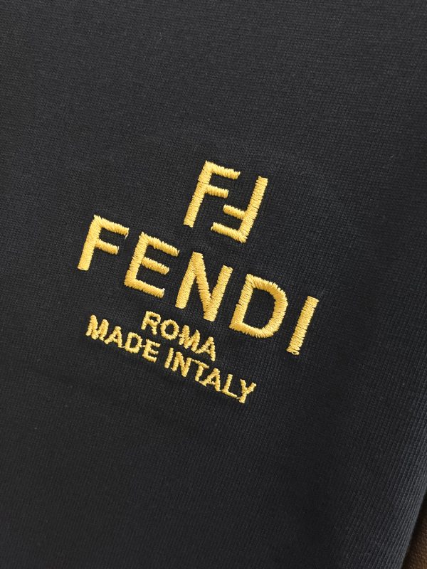 Bộ tay áo ngắn cổ điển hàng đầu mùa xuân và mùa hè Fendi