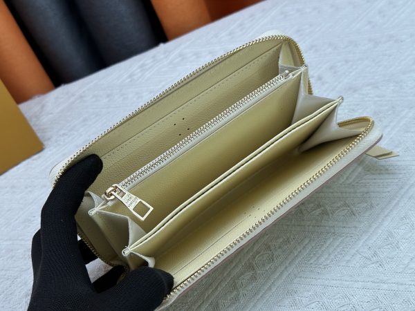ví tiền cổ điển được nâng cấp hoàn toàn bằng da