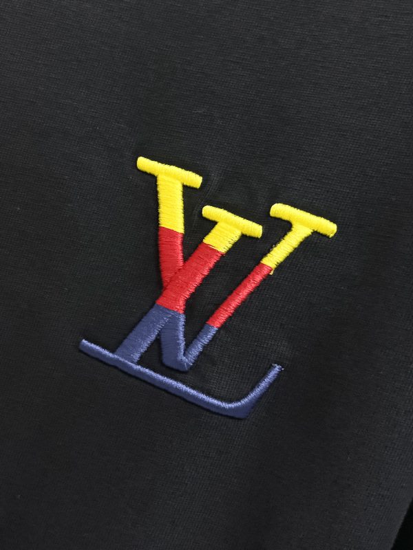 wsxc1750094677949_3 Bộ tay áo ngắn cổ điển hàng đầu cho mùa xuân và mùa hè Louis Vuitton