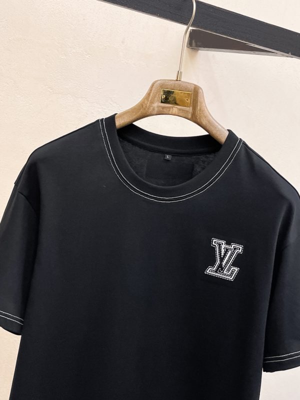 Bộ tay áo ngắn cổ điển hàng đầu cho mùa xuân và mùa hè Louis Vuitton