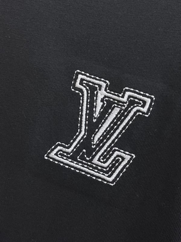 Bộ tay áo ngắn cổ điển hàng đầu cho mùa xuân và mùa hè Louis Vuitton