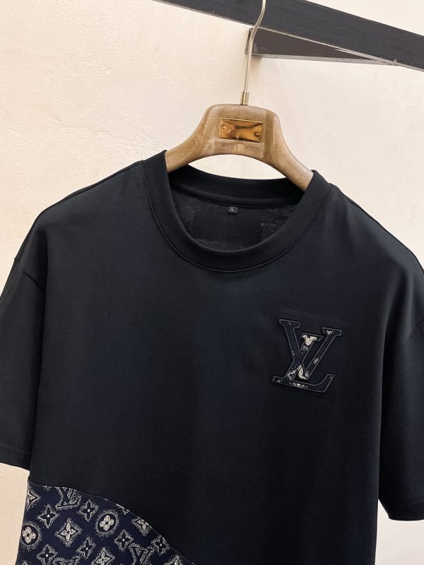 Bộ tay áo ngắn cổ điển hàng đầu cho mùa xuân và mùa hè Louis Vuitton