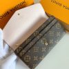 Louis Vuitton Ví phong bì này được làm bằng vải Monogram thanh lịch