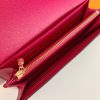 Louis Vuitton Ví phong bì này được làm bằng vải Monogram thanh lịch