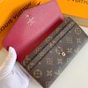Louis Vuitton Ví phong bì này được làm bằng vải Monogram thanh lịch