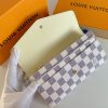 Louis Vuitton Ví phong bì này được làm bằng vải Monogram thanh lịch
