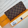 Louis Vuitton Ví phong bì này được làm bằng vải Monogram thanh lịch