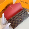 Louis Vuitton Ví phong bì này được làm bằng vải Monogram thanh lịch