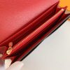 Louis Vuitton Ví phong bì này được làm bằng vải Monogram thanh lịch