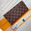 Louis Vuitton Ví phong bì này được làm bằng vải Monogram thanh lịch