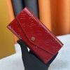 Louis Vuitton Ví phong bì này được làm bằng vải Monogram thanh lịch