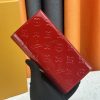 Louis Vuitton Ví phong bì này được làm bằng vải Monogram thanh lịch