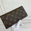 Louis Vuitton Ví Brazza được làm bằng Monogram này tỏa ra sự nam tính không thể chối cãi