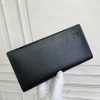 Louis Vuitton Ví Brazza được làm bằng Monogram này tỏa ra sự nam tính không thể chối cãi