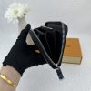 Louis Vuitton Ví Brazza được làm bằng Monogram này tỏa ra sự nam tính không thể chối cãi