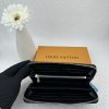 Louis Vuitton Ví Brazza được làm bằng Monogram này tỏa ra sự nam tính không thể chối cãi