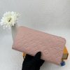 Louis Vuitton Ví Brazza được làm bằng Monogram này tỏa ra sự nam tính không thể chối cãi