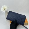 Louis Vuitton Ví Brazza được làm bằng Monogram này tỏa ra sự nam tính không thể chối cãi