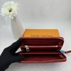 Louis Vuitton Ví Brazza được làm bằng Monogram này tỏa ra sự nam tính không thể chối cãi