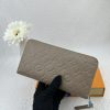 Louis Vuitton Ví Brazza được làm bằng Monogram này tỏa ra sự nam tính không thể chối cãi