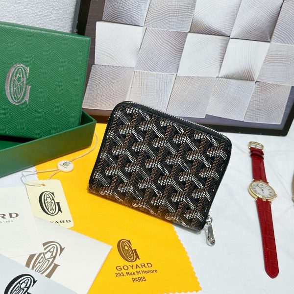 Ví nhỏ của Goya Matignon được thiết kế nhỏ gọn