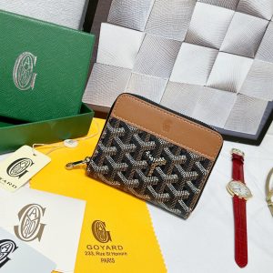 Ví nhỏ của Goya Matignon được thiết kế nhỏ gọn