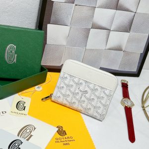 Ví nhỏ của Goya Matignon được thiết kế nhỏ gọn