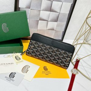 Ví lớn của Goya Matignon được thiết kế lâu dài, khóa mở và đóng để đảm bảo an toàn