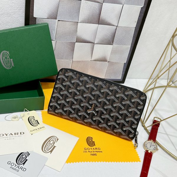 Ví lớn của Goya Matignon được thiết kế lâu dài, khóa mở và đóng để đảm bảo an toàn